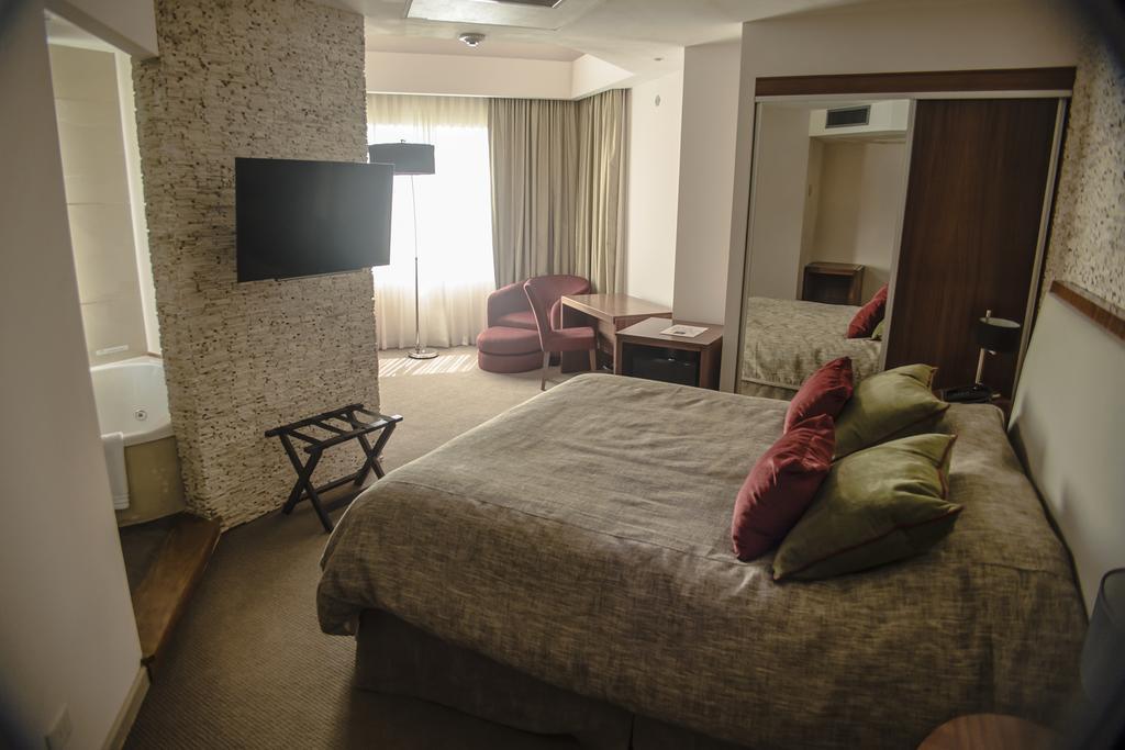 Antu Malal Hotel Plaza Huincul Eksteriør bilde